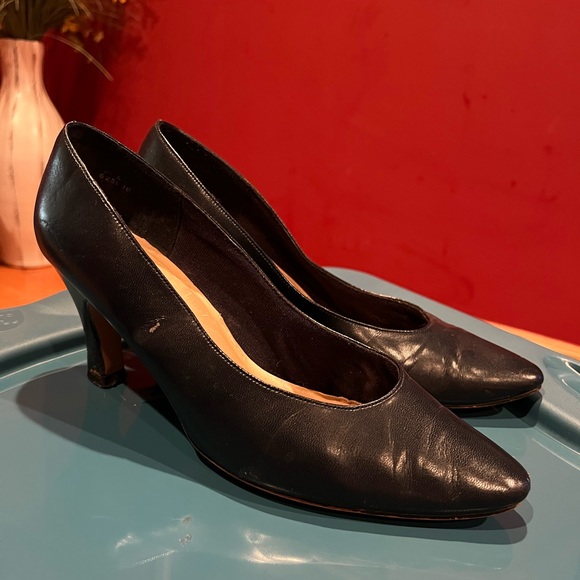 3/$10 Life Stride Vintage Navy Blue Heels - Picture 6 of 9